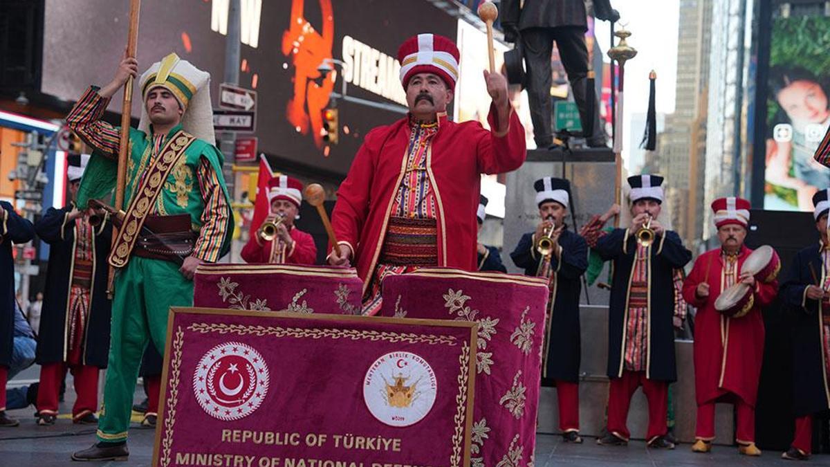 Mehter Takımı, Times Meydanı'nı inletti