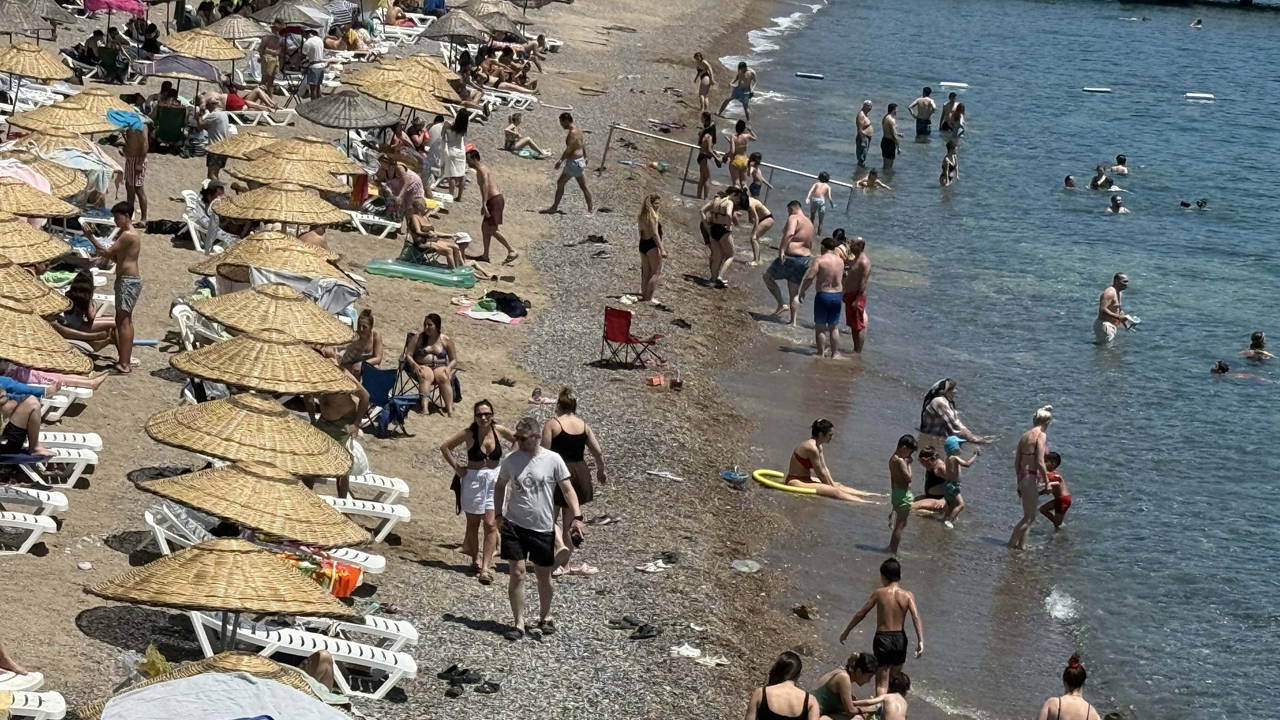 Sahiller doldu taştı: Kurban Bayramı'nın ilk gününde Bodrum'da yoğunluk