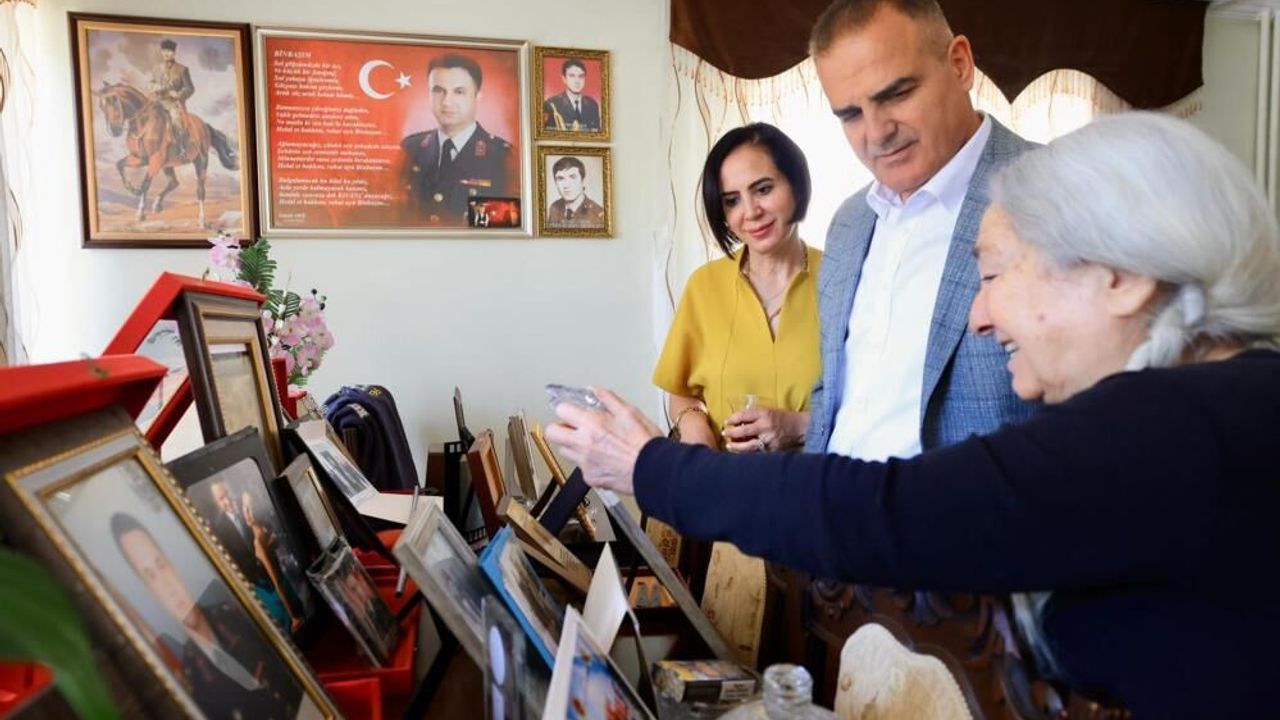 Vali Akbıyık şehit Binbaşı Kıvanç Cesur’un ailesini ziyaret etti