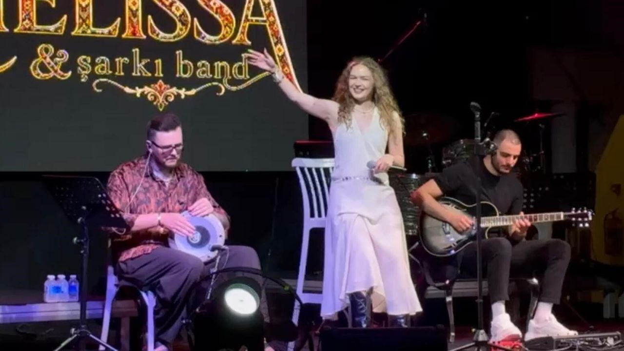 Amelissa Bodrum’da Sahne Aldı, Tatilcilere Bayram Coşkusu Yaşattı