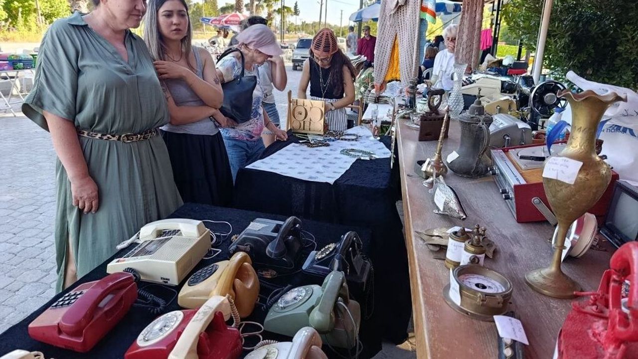 There is an antique and second-hand market every month in Marmaris