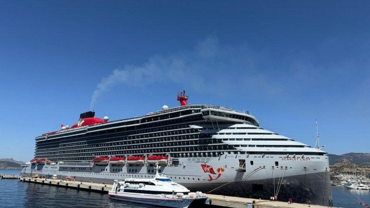Giant passenger ship in Bodrum again