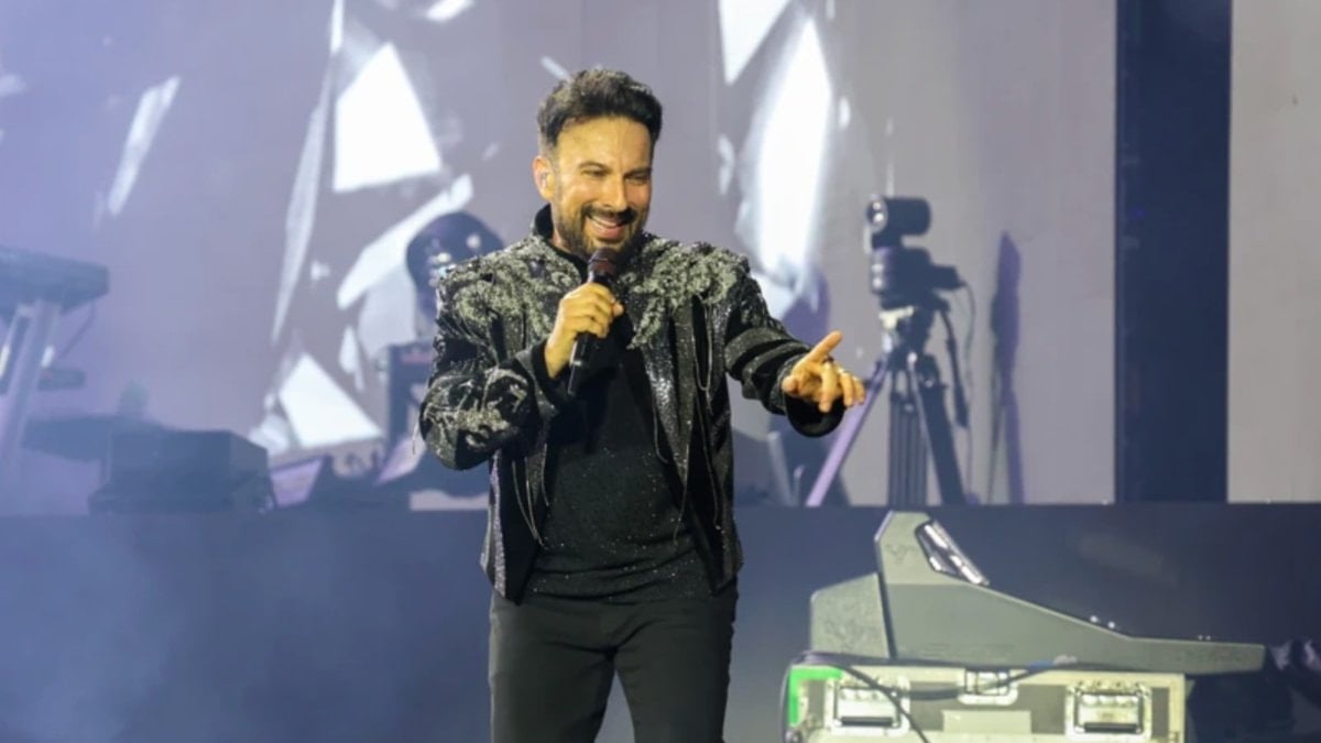 Tarkan paused the stage for the call to prayer during his concert in Ankara