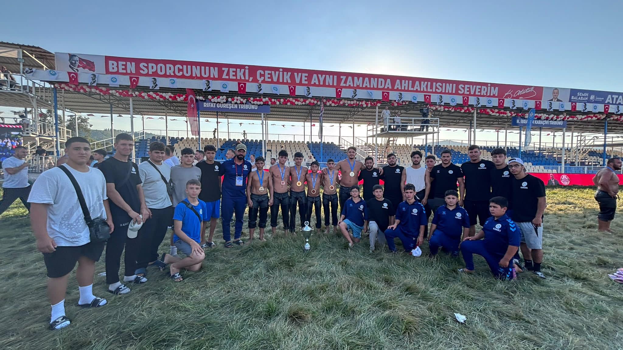 Muğlalı pehlivanlar Yuntdağı Yağlı Güreşleri’nden dokuz madalyayla döndü