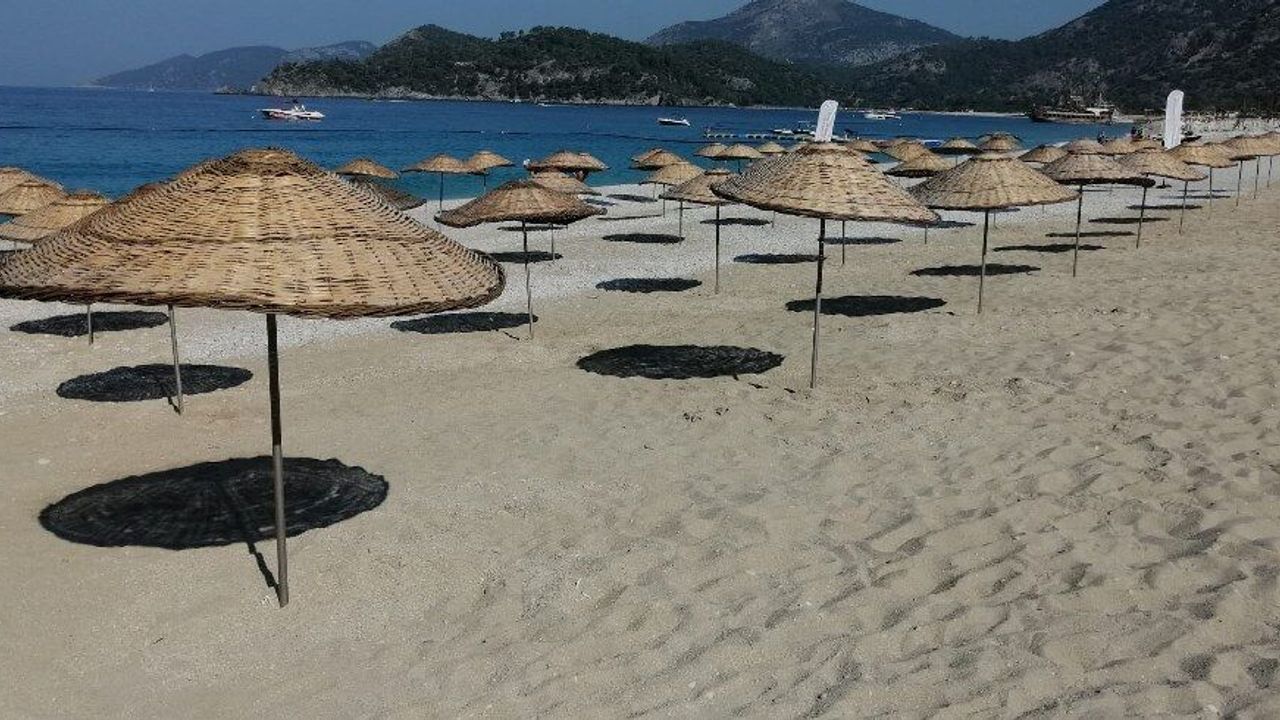 Free public beach in Ölüdeniz at the service of vacationers