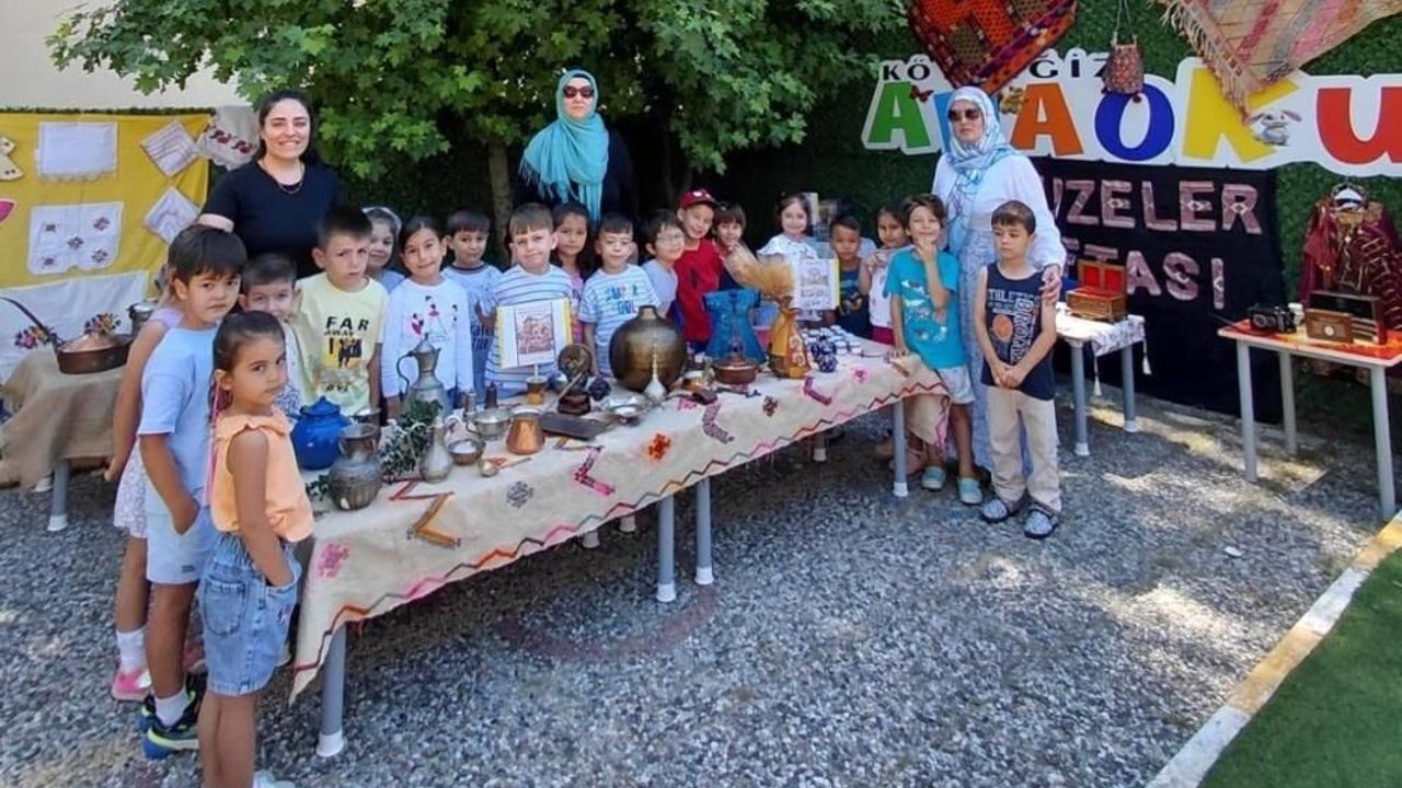 Minikler Okul Salonunu Müze Haline Getirdi