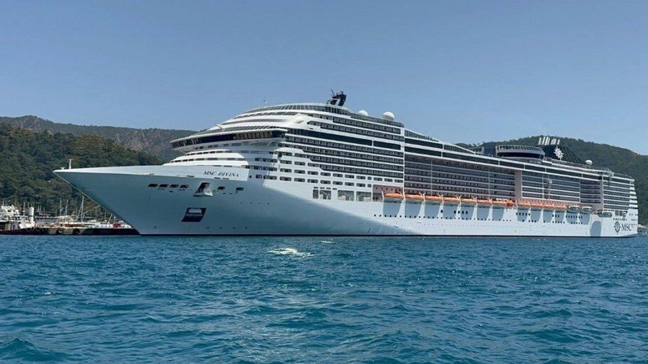 Dev yolcu gemisi 5 bin yolcusu ile Marmaris’e demir attı