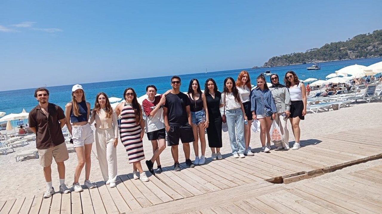 Öğrenciler Ölüdeniz ve Kayaköy'ü ziyaret etti