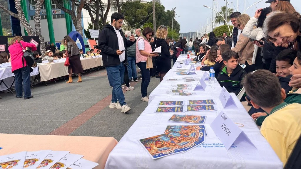 Minik Yazarlardan Büyük Başarı: “Hadi Yazalım Gari” imza günü düzenlendi