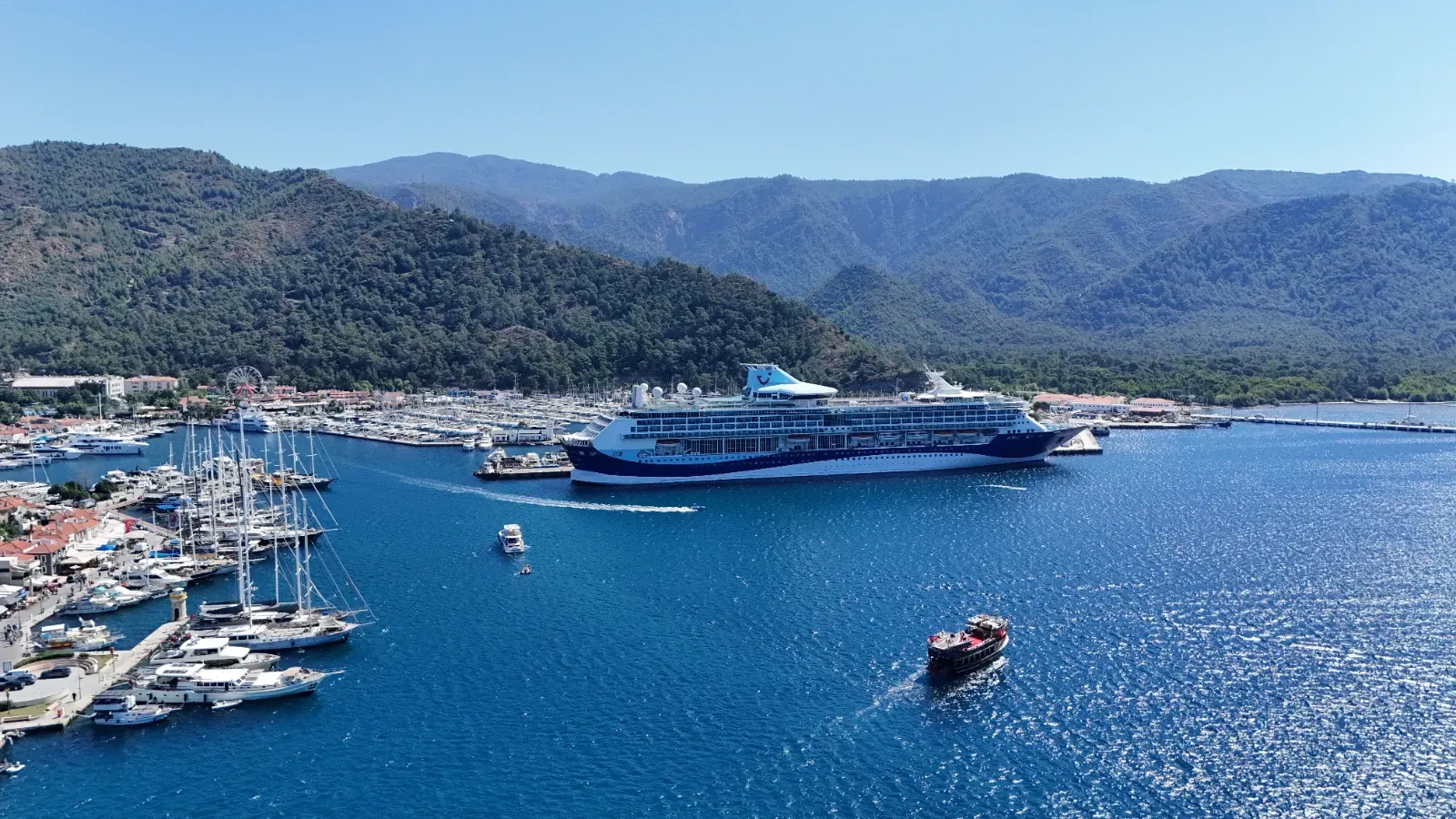 Marella Discovery, Marmaris'e 1750 Turist Getirdi