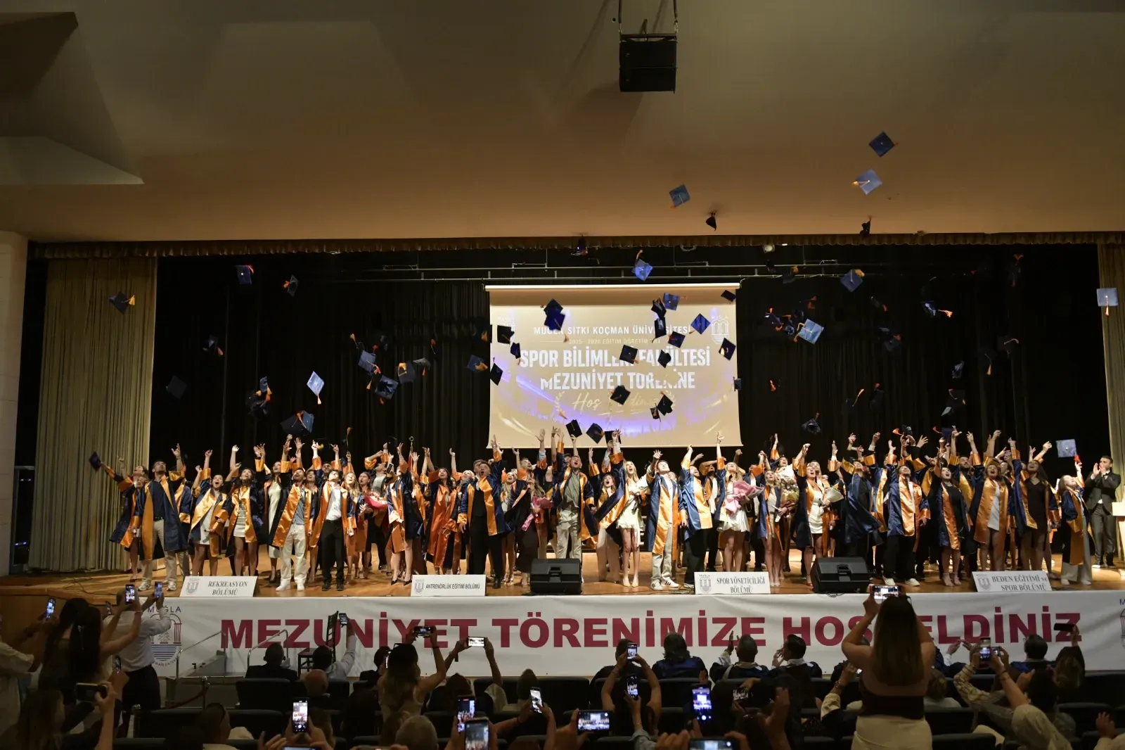 Spor Bilimleri Fakültesi Mezunlarını Gururla Uğurladı