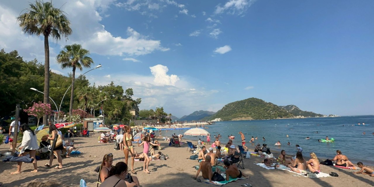 Beaches in Marmaris Packed to Capacity