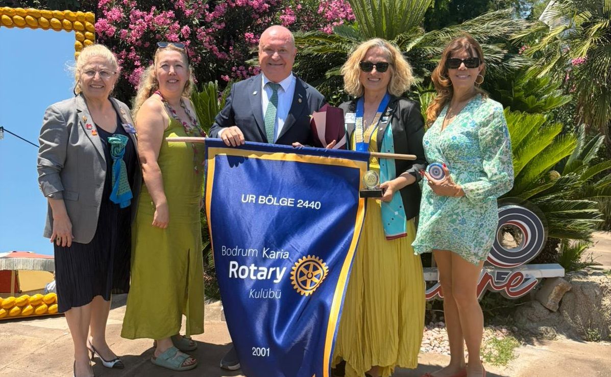 Handover Ceremony at Karia Rotary Club