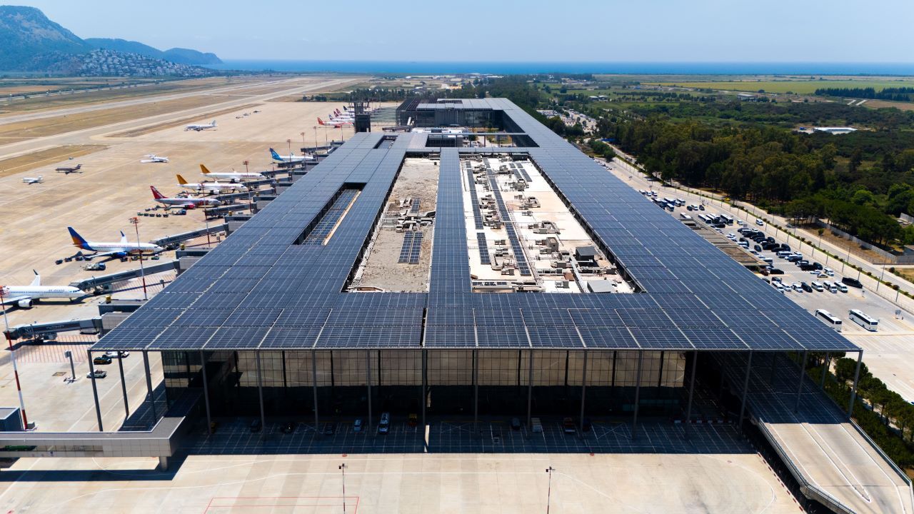 Dalaman Havalimanı Güneş Enerjisinde Dünya İlki Oldu