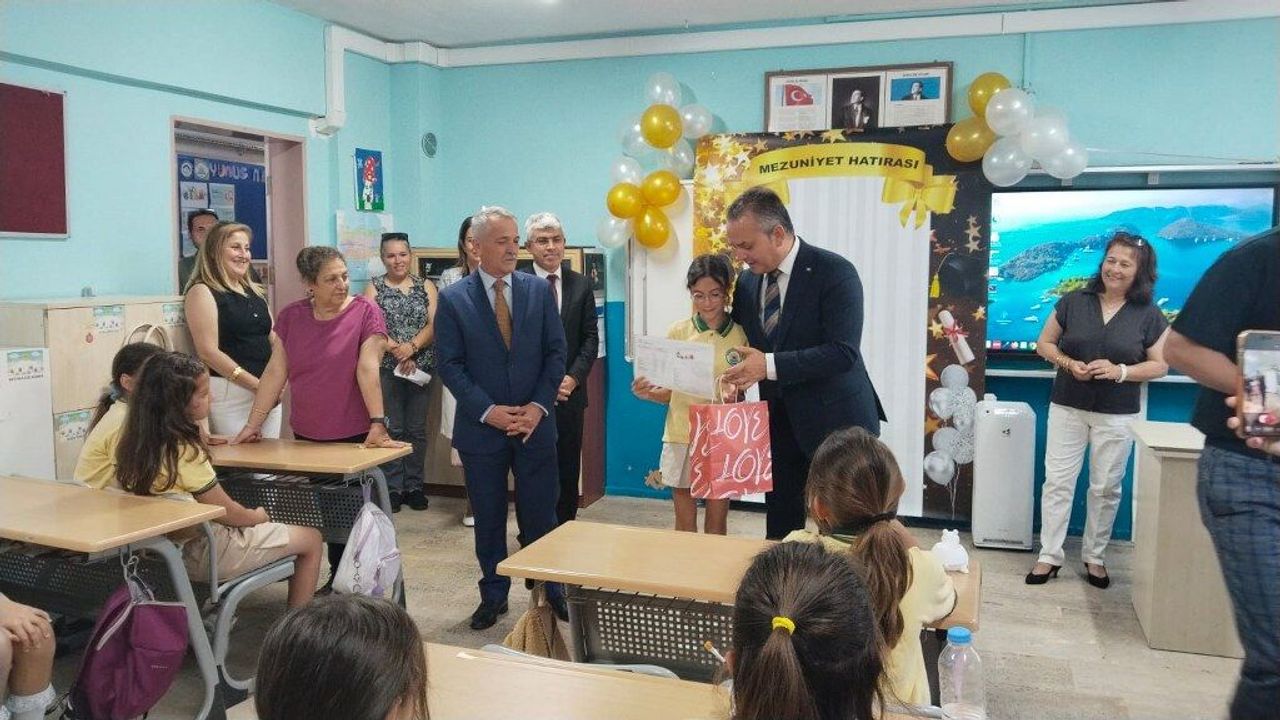 Fethiye’de 31 bin 972 öğrenci karne alarak yaz tatiline girdi