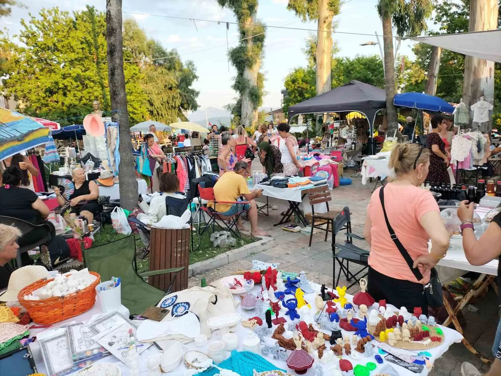 Second-hand market established on weekend in Köyceğiz