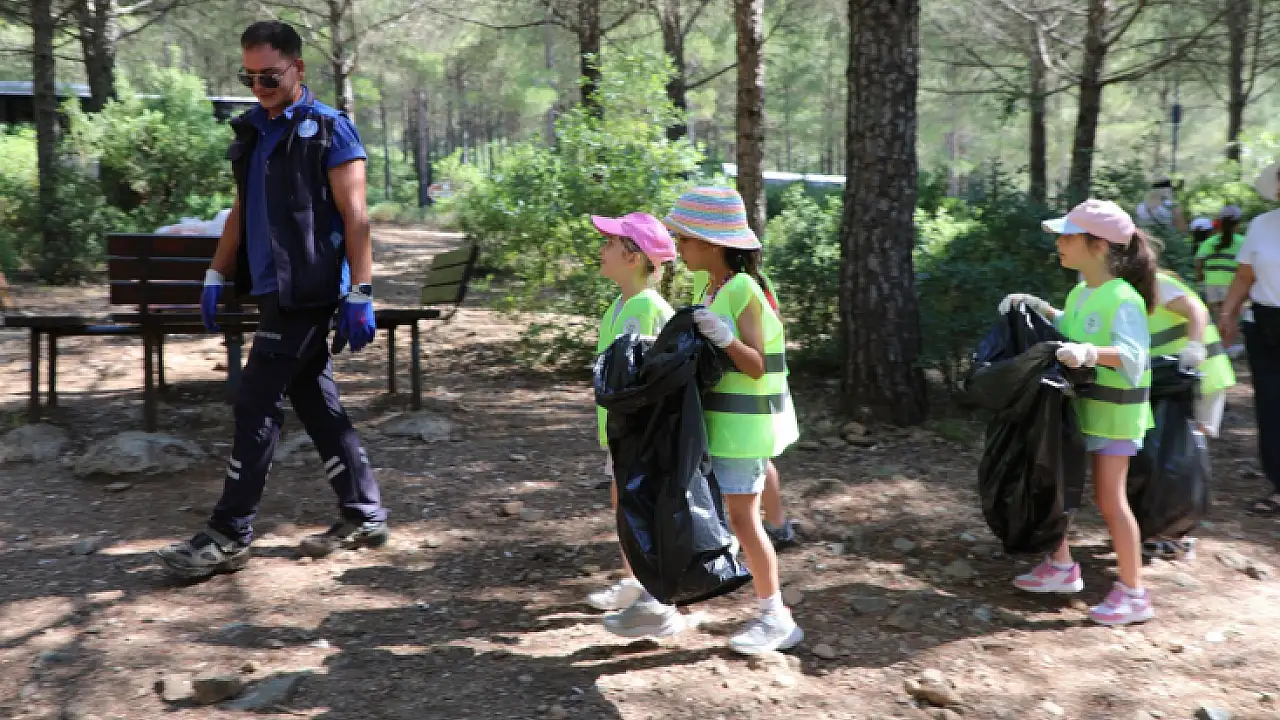 Exemplary Environmental Cleanup Event by Students at Ula Pond