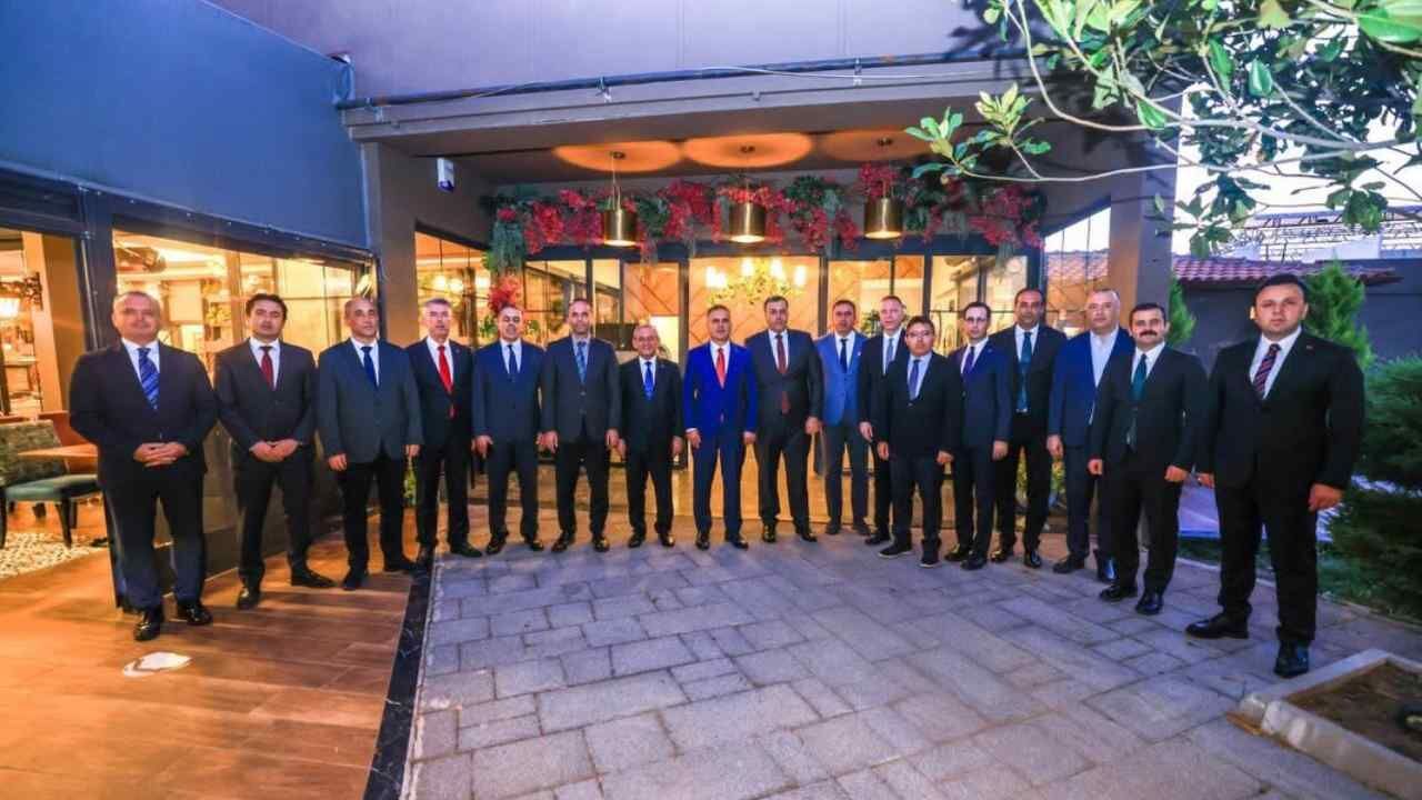Muğla Valisi Akbıyık mülki amirlerle vedalaştı