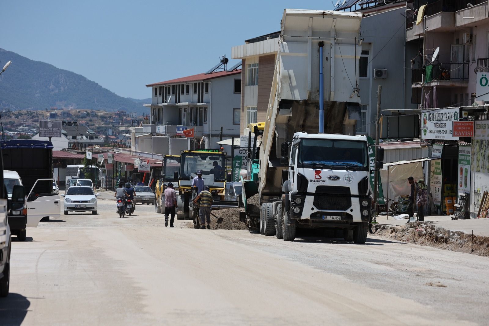 Fethiye Toptancı Hali'nde 39,5 Milyon Liralık Yol Yatırımı Sürüyor