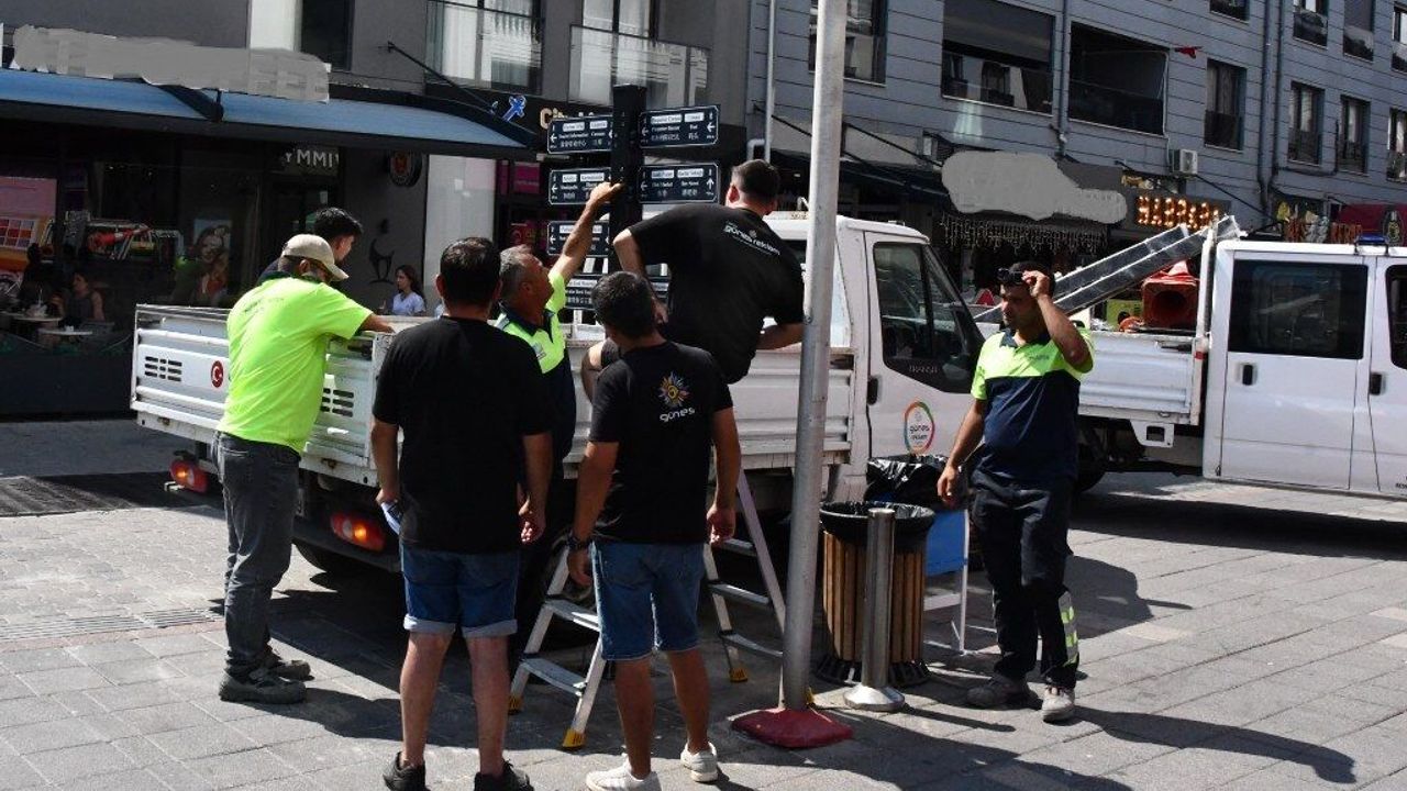 Fethiye Sokaklarında Türkçe, İngilizce ve Çince tabelalar yerleştiriliyor