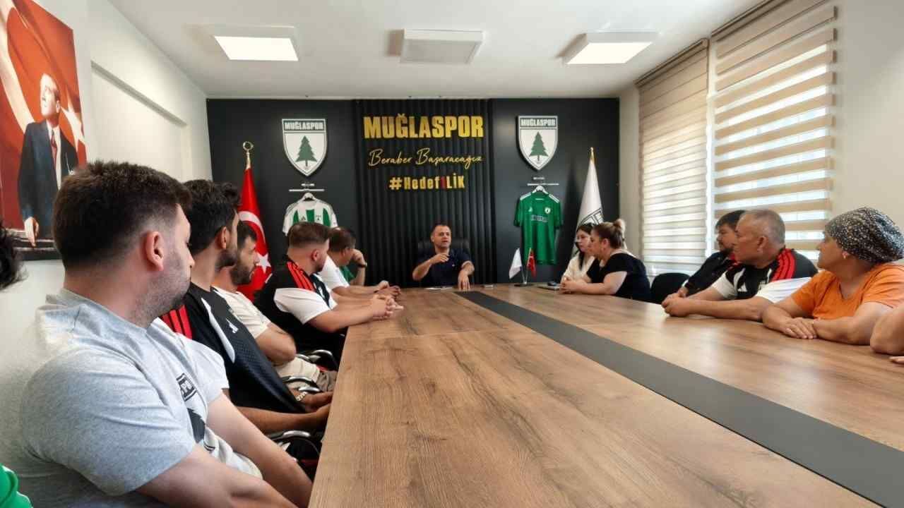 Menaf Kıyanç kulüp personeliyle bir araya geldi