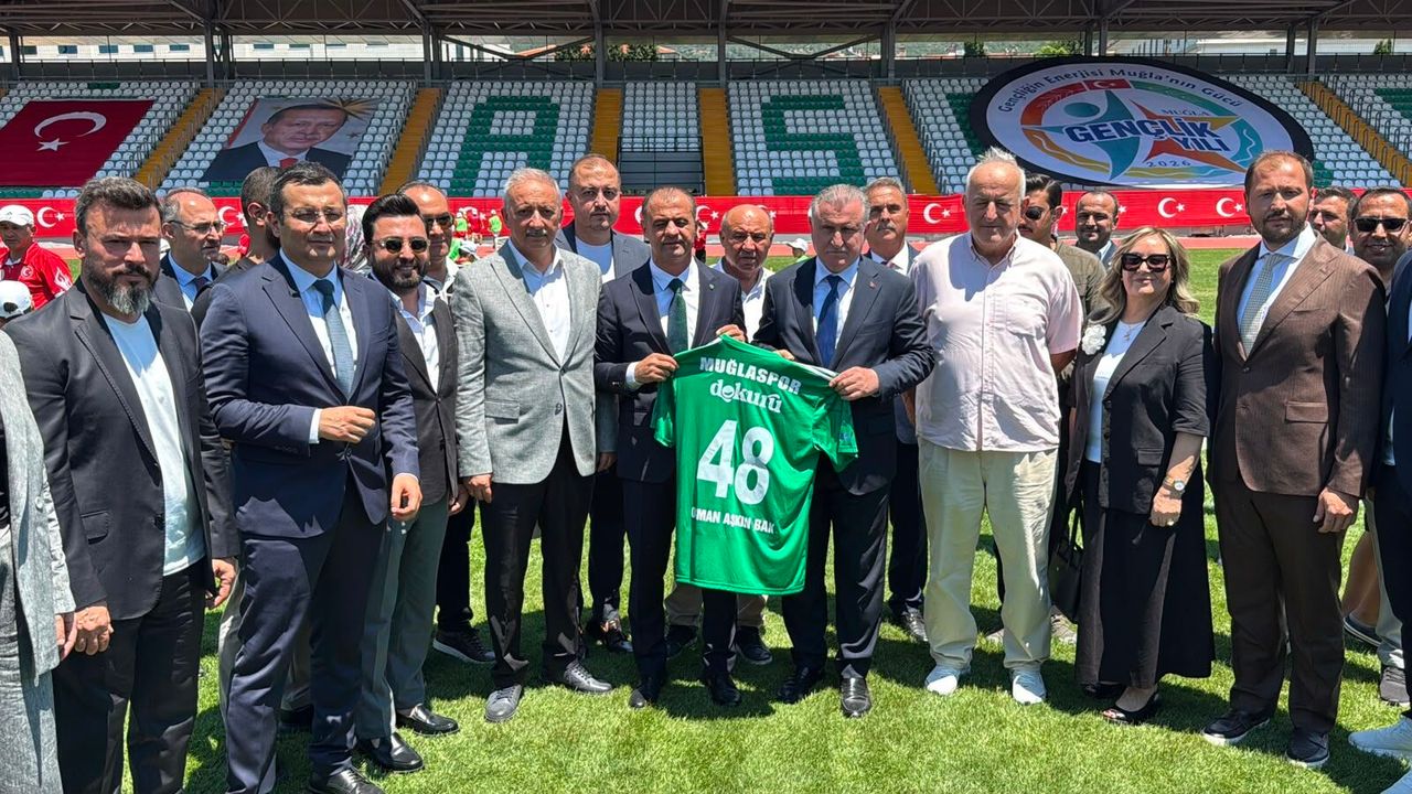 Bakan Bak’tan Atatürk Stadı mesajı: “Yetişecek, sıkıntı yok”