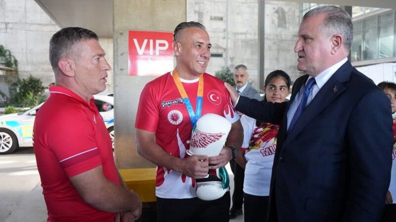 Gençlik ve Spor Bakanı Bak’ı Muğla’da milli sporcular karşıladı