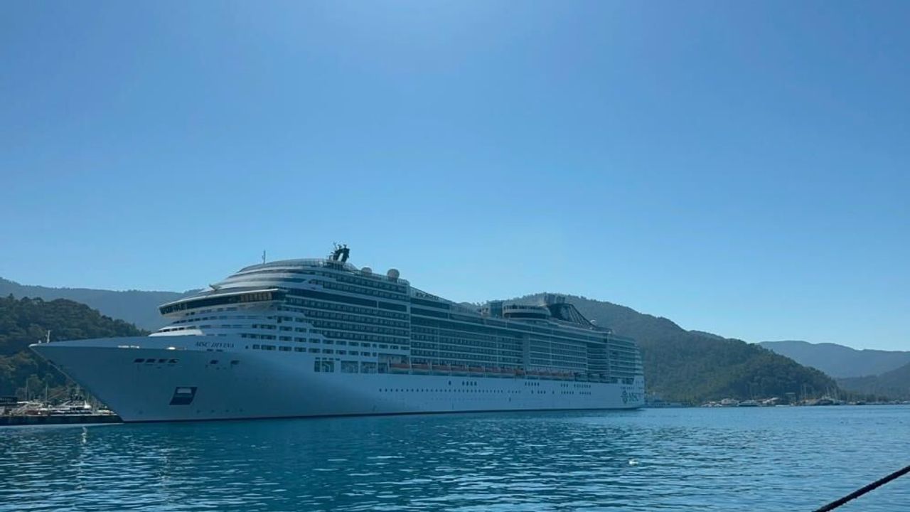 Dev kruvaziyer Marmaris’e 4 bin 111 turist getirdi