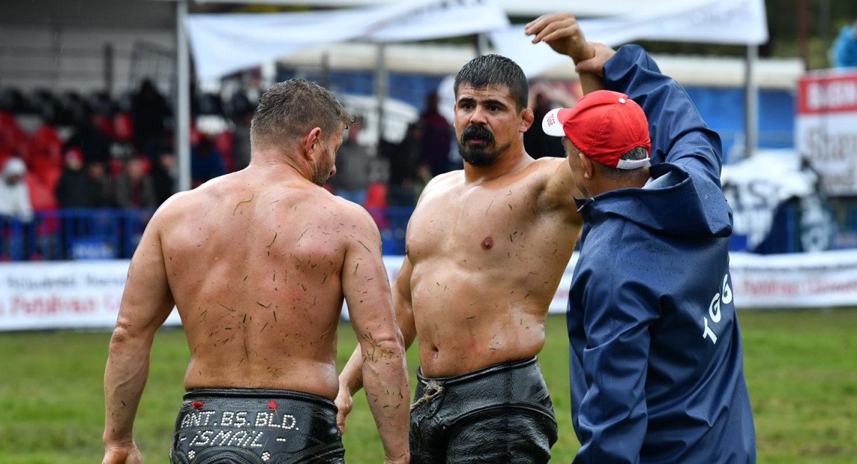 Finalde Balaban’ı yenen Şimşek başpehlivan oldu
