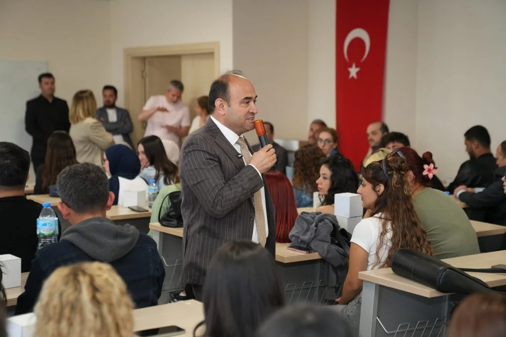 Başkan Akdenizli, üniversiteli gençleri dinlendi