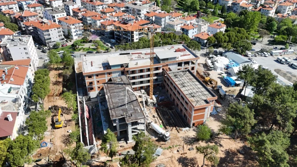 Huzurevi yeniden inşa ediliyor