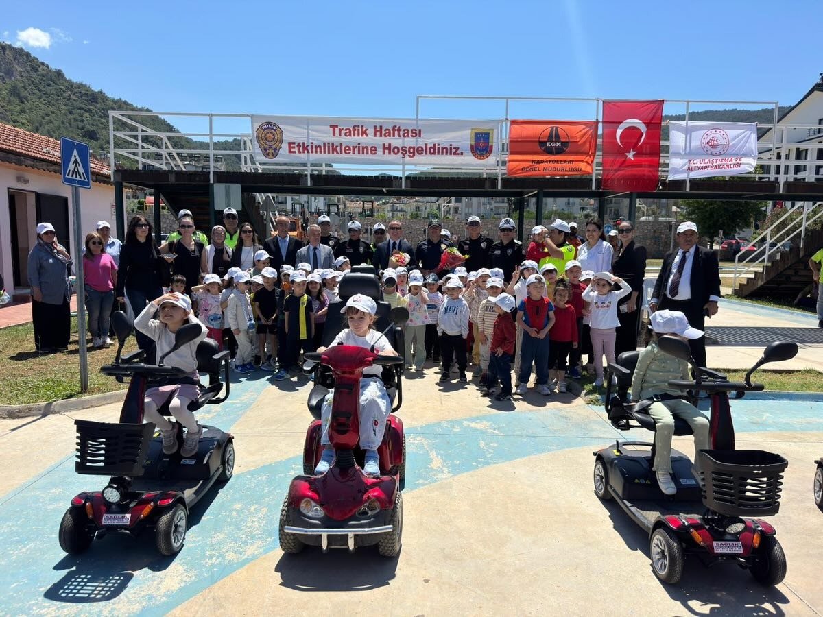 Fethiye’de minik öğrencilere trafik eğitimi
