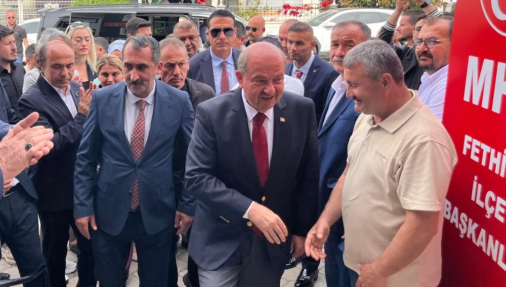 Ersin Tatar Fethiye’de MHP ilçe teşkilatını ziyaret etti