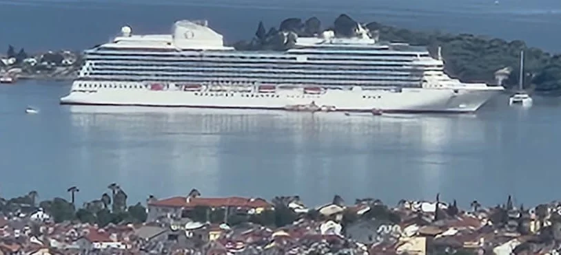 Sezonun ilk turist gemisi Allura 1160 turist getirdi