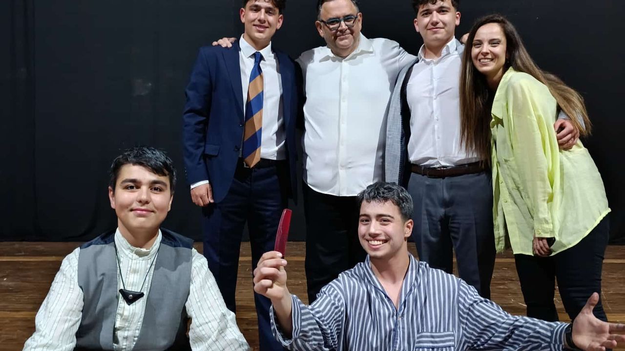Muğla Kültürü Sahnede Hayat Buldu: “Muğlalı Gelin” Ayakta Alkışlandı