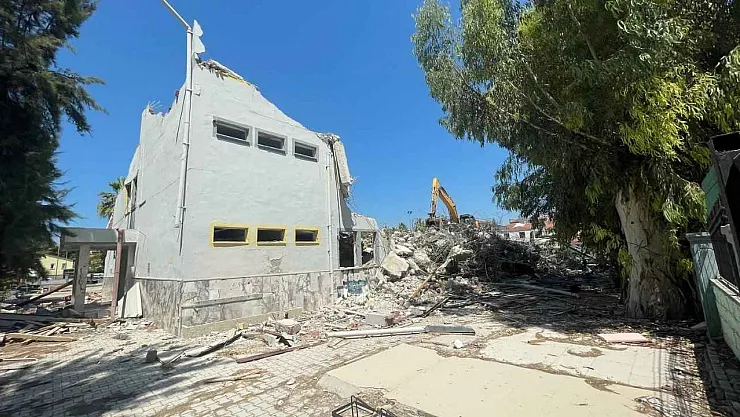 Fethiye Gazi Ortaokulu’nda Kontrollü Yıkım Başladı