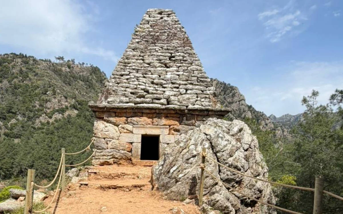 Marmaris'teki piramit mezar ziyarete açıldı